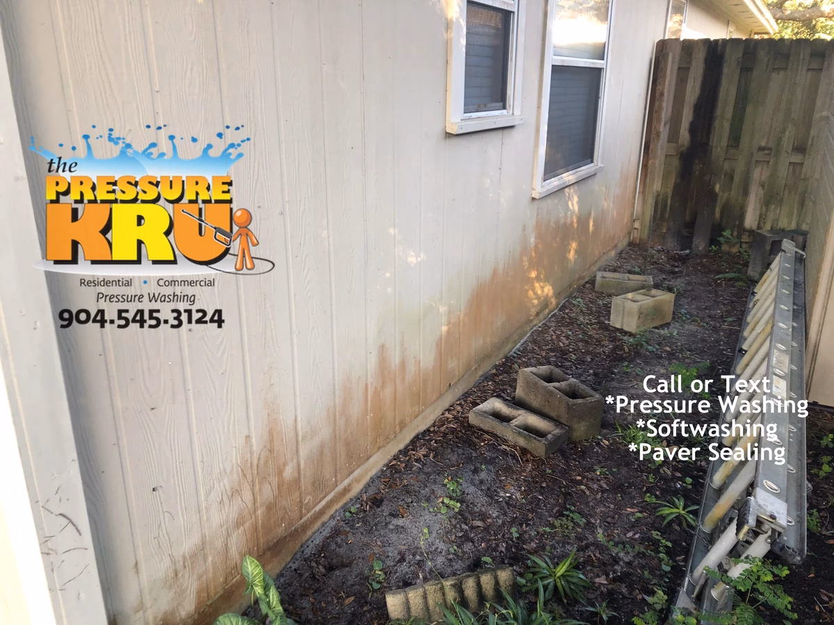 Professional house washing service removing algae from siding and vinyl soffits in Teal Run neighborhood Jacksonville, FL.