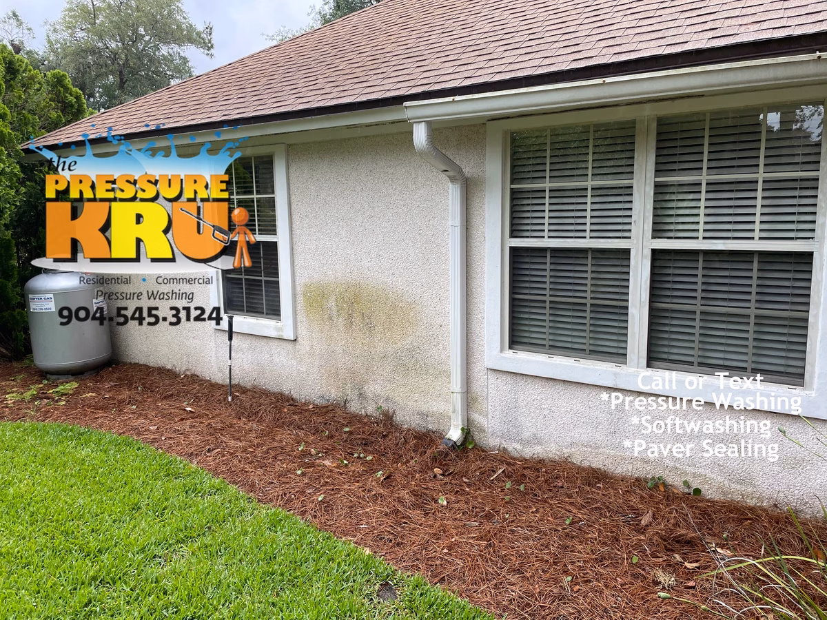 Coquina house washing in Sawgrass before using safe low-pressure cleaning