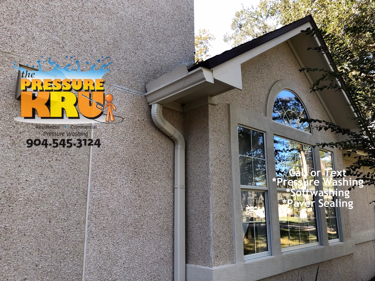 Professionally soft washed coquina siding in Sawgrass Players Club after completing.