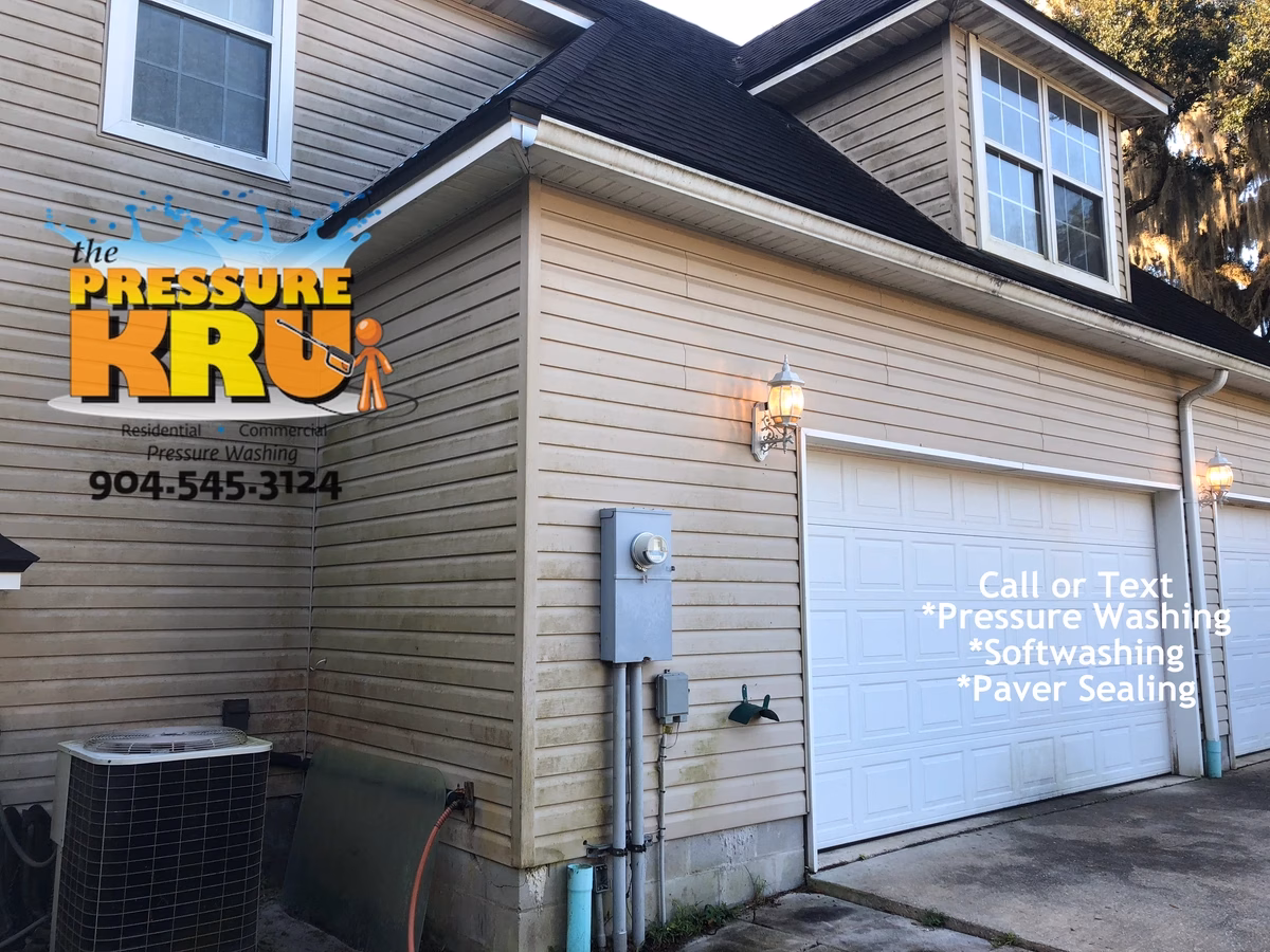 Vinyl siding house washing before in Switzerland FL