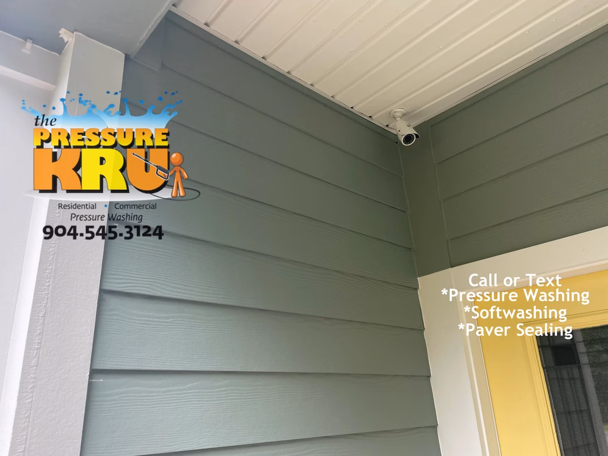 Soft washing removes algae from siding in South Hampton Neighborhood.