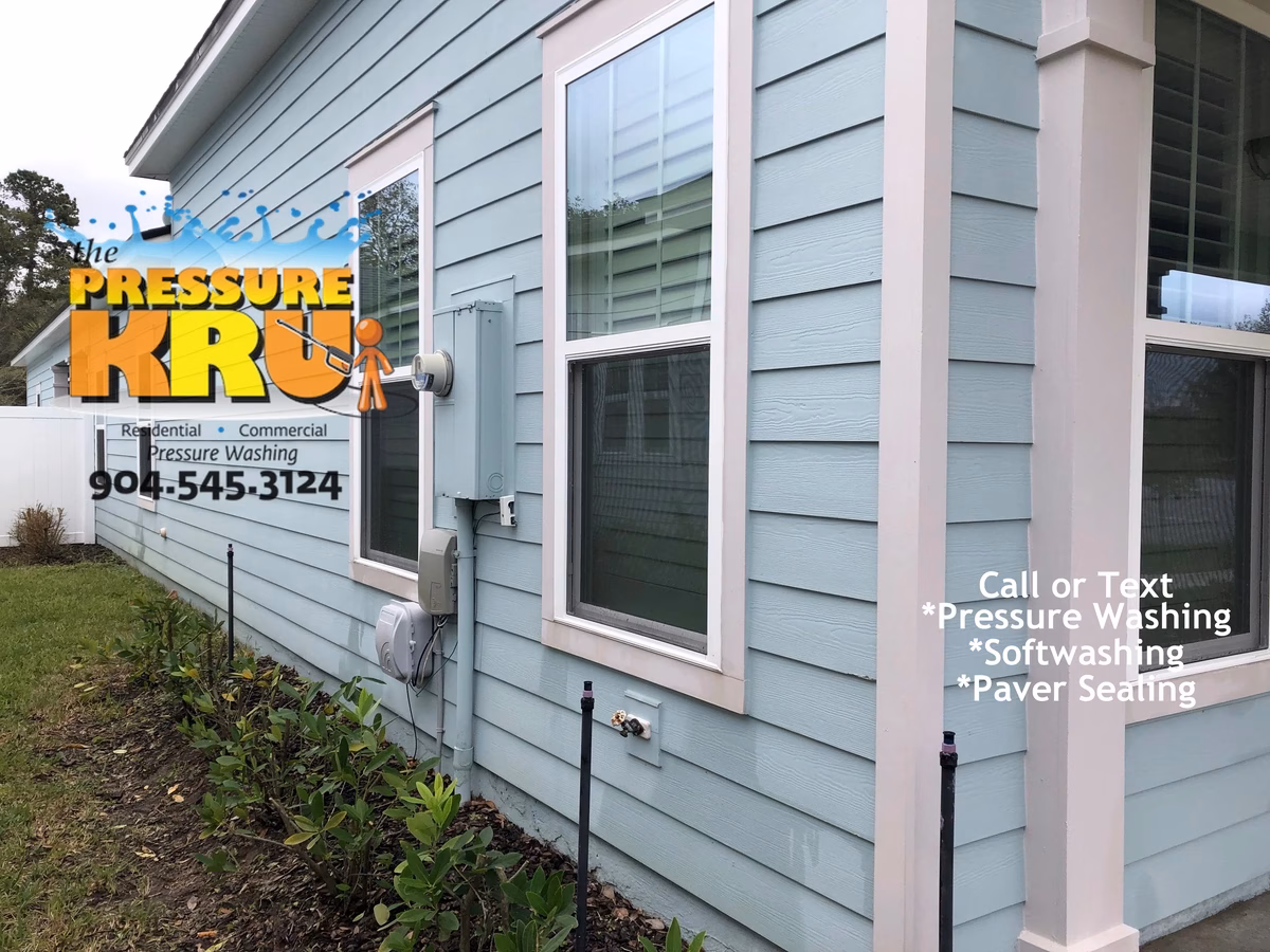 Removing green algae from cement siding in The Plantation Neighborhood Ponte Vedra Beach.