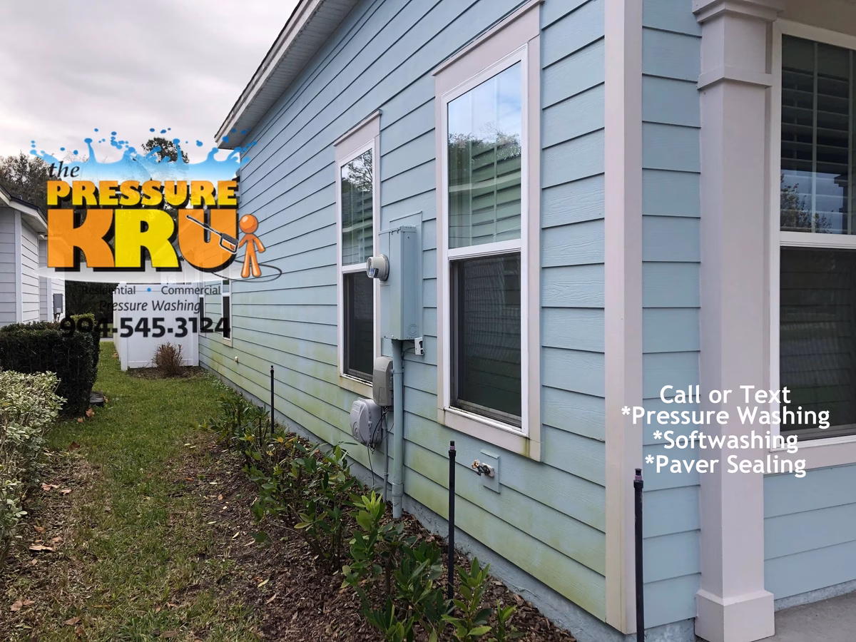 Removing green algae from cement siding in The Plantation Neighborhood Ponte Vedra Beach.