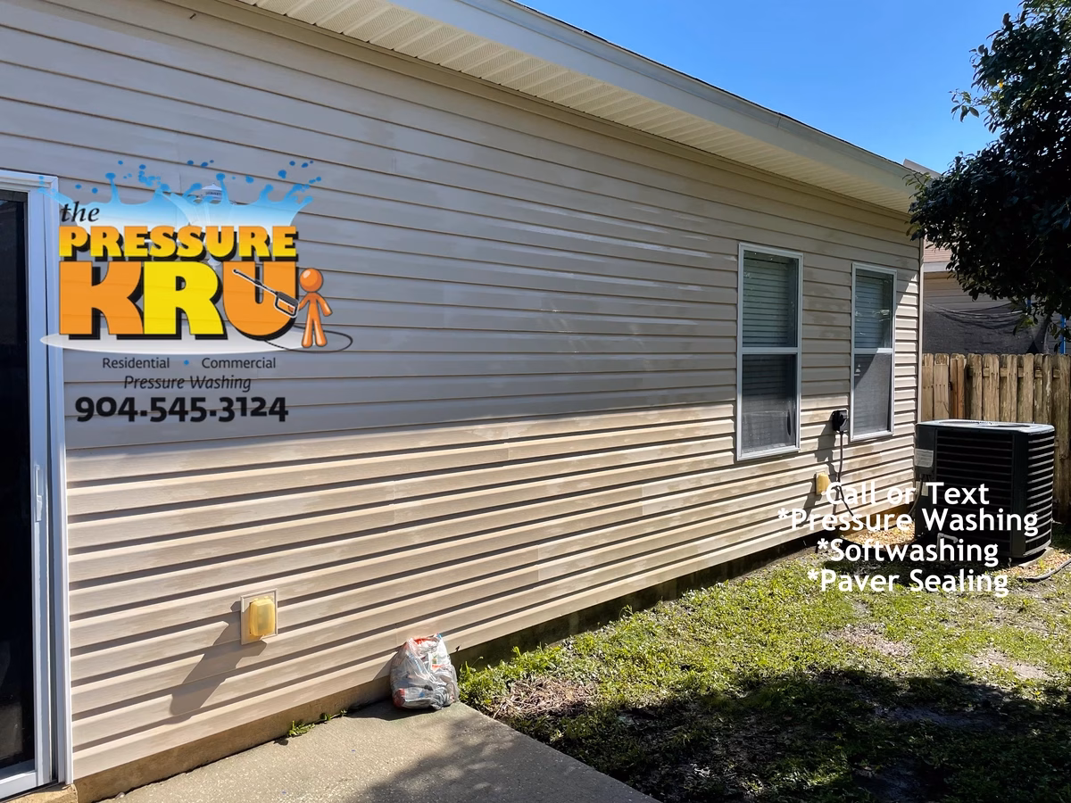 Exterior vinyl siding after house washing in World Golf Village