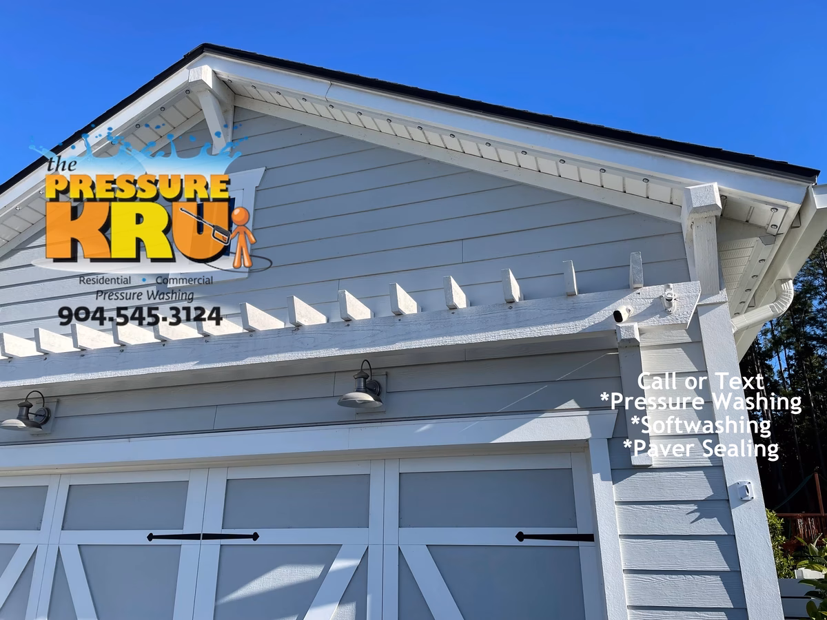 Home exterior cleaning safely removing mold and algae in Julington Lakes neighborhood.
