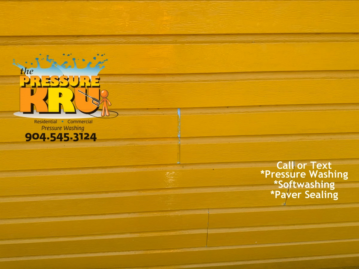 Professional vinyl siding house washing after cleaning in Baymeadows area.