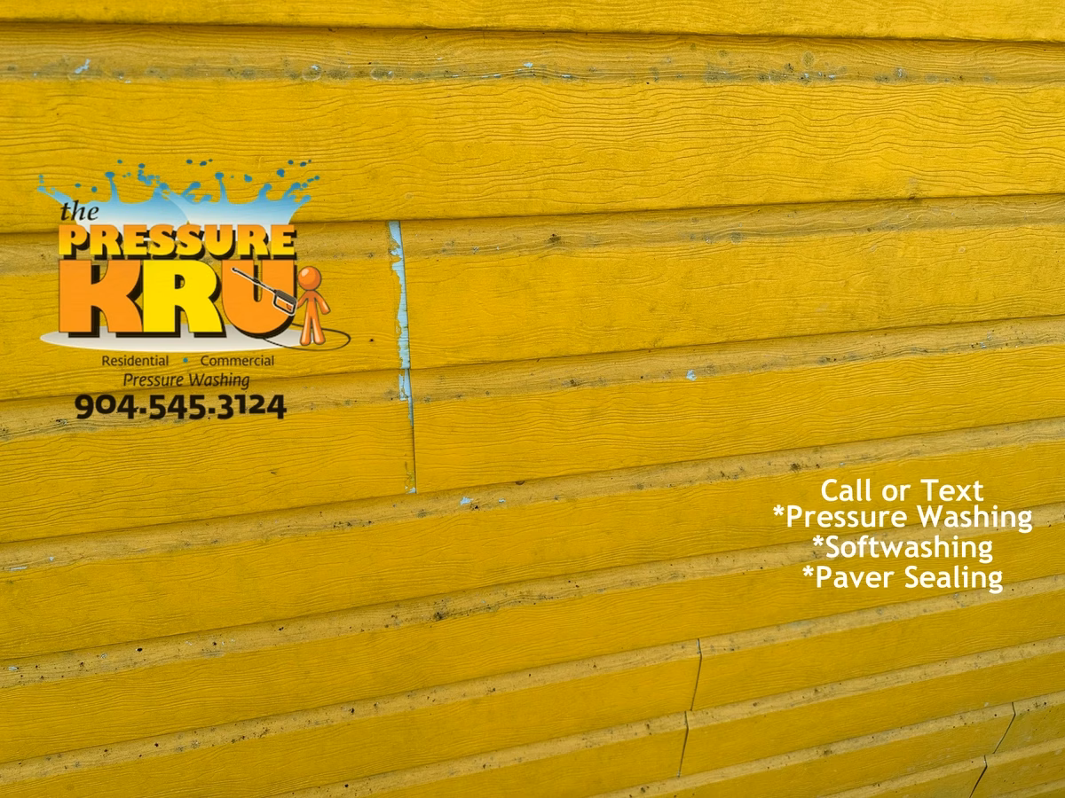 Professional vinyl siding house washing before cleaning in Baymeadows area.