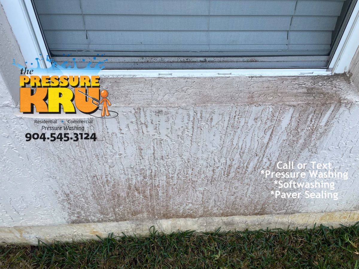 Soft washing service safely removes mold from stucco home in Aberdeen before pressure washing
