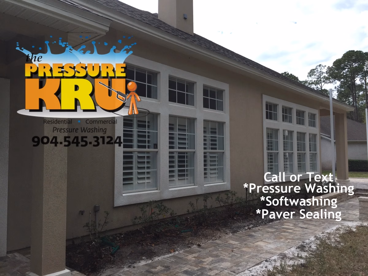 Freshly cleaned stucco home after low-pressure soft washing in DeerCreek neighborhood.