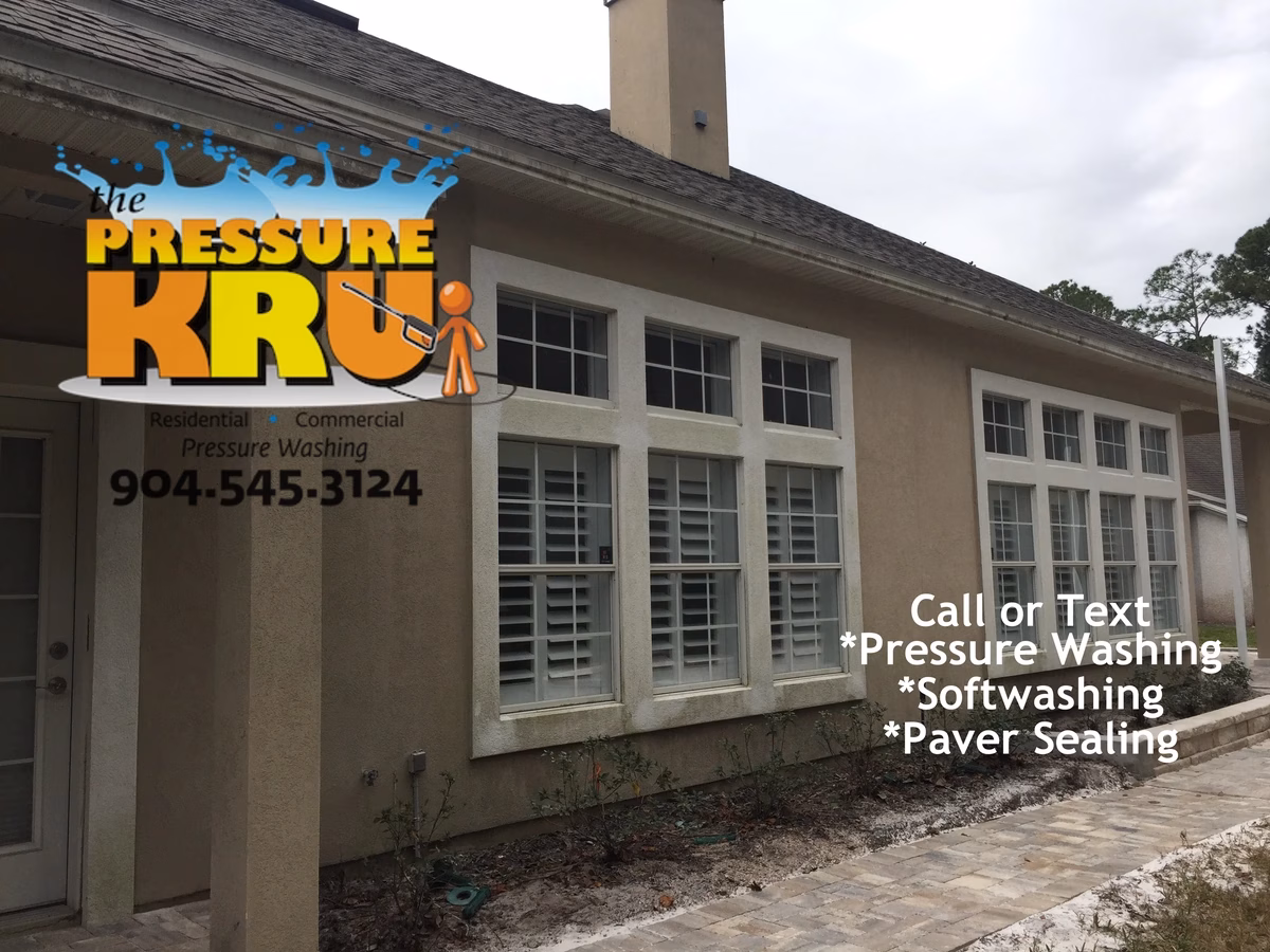 Freshly cleaned stucco home before low-pressure soft washing in DeerCreek neighborhood.