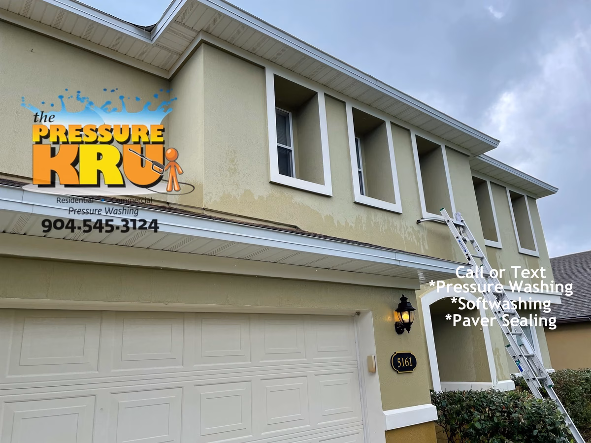 Residential stucco exterior free of algae after professional house washing in Jacksonville Florida.