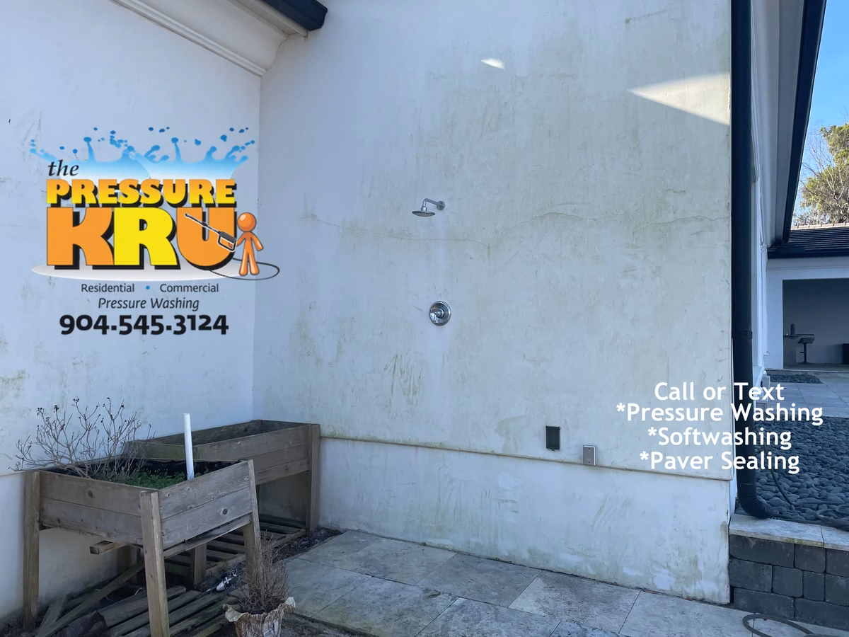 Professional exterior house washing for stucco home in Plantation Estates before.