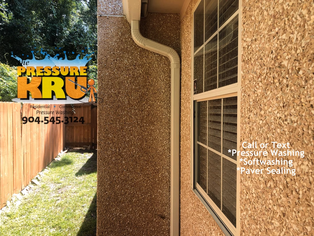 Professional coquina house washing in Jacksonville Golf & Country Club after softwash.