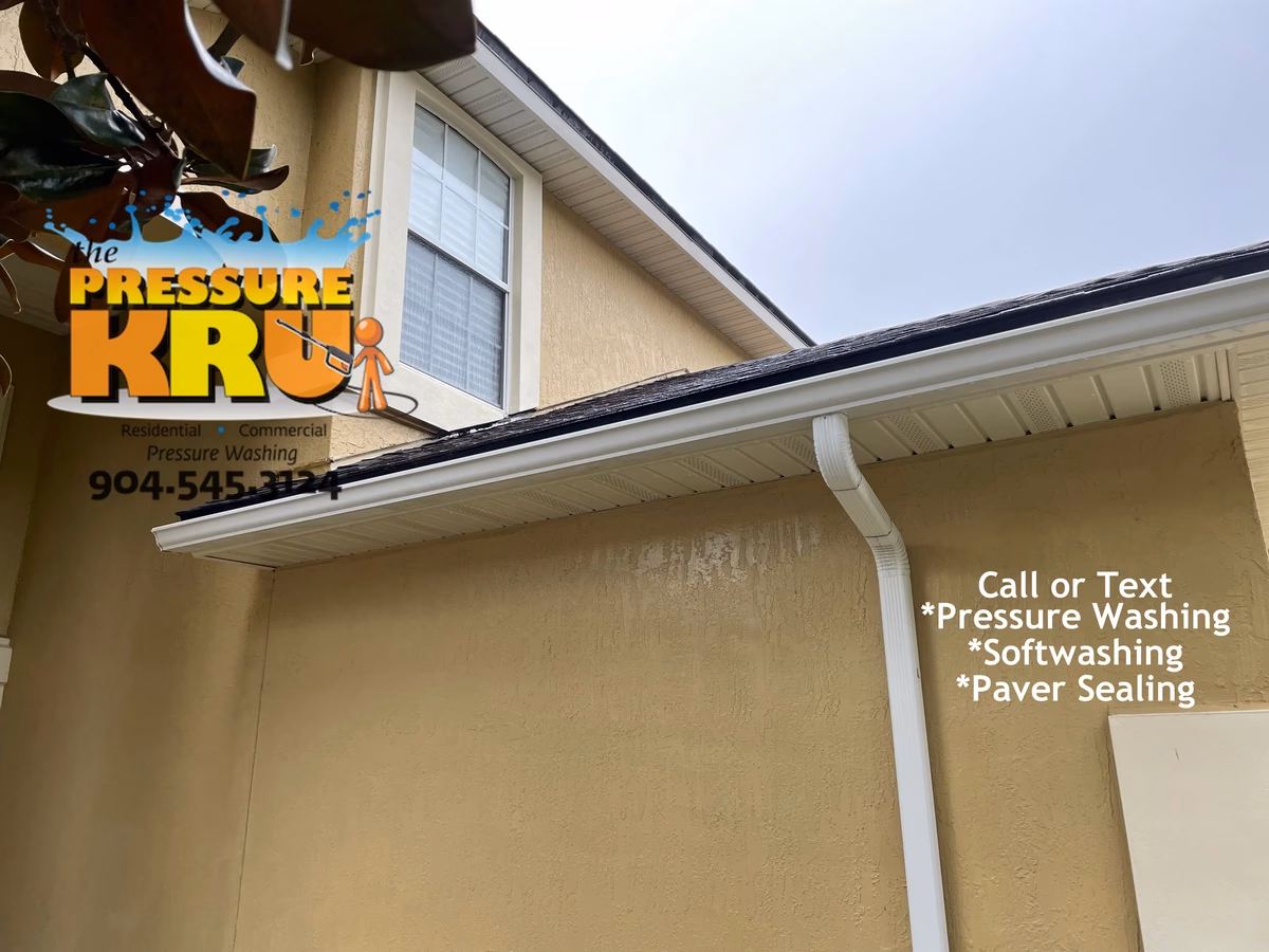 Freshly cleaned stucco home after low-pressure soft washing in Arbor Glade neighborhood.