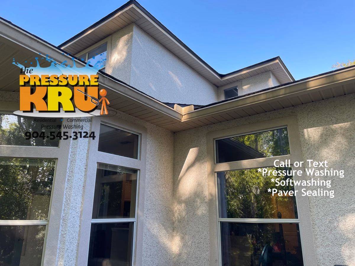 Coquina exterior cleaning service in Magnolia Point before removing algae and black streaks