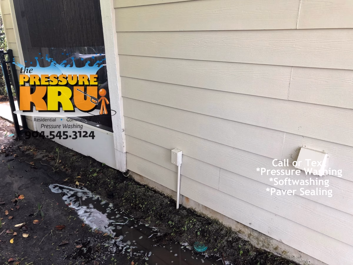 Pressure Wash siding of South Hampton neighborhood home in St. Augustine, FL 32092