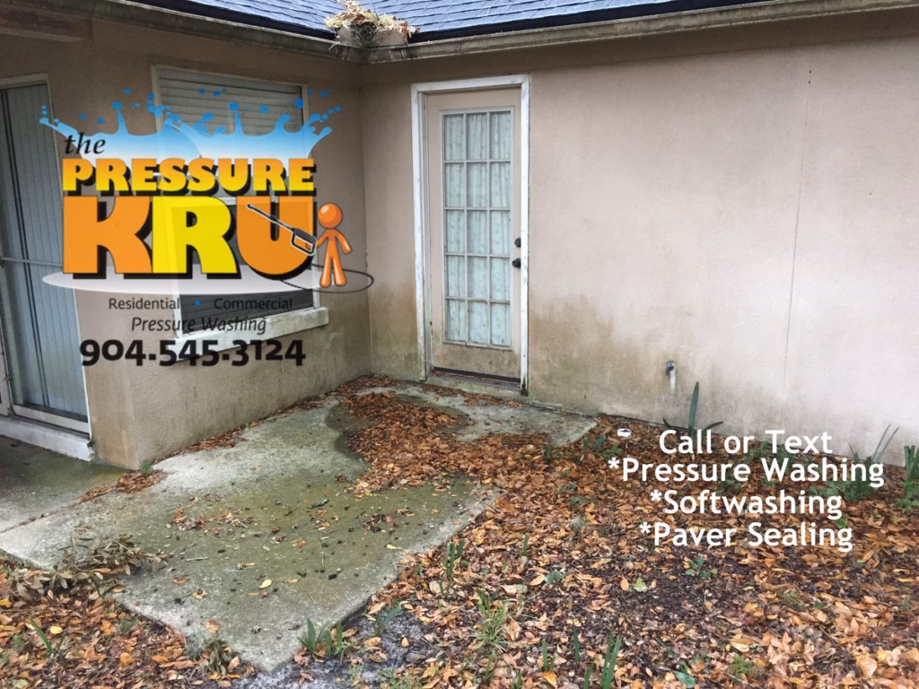 Safe low-pressure stucco home before pressure washing in Mandarin.