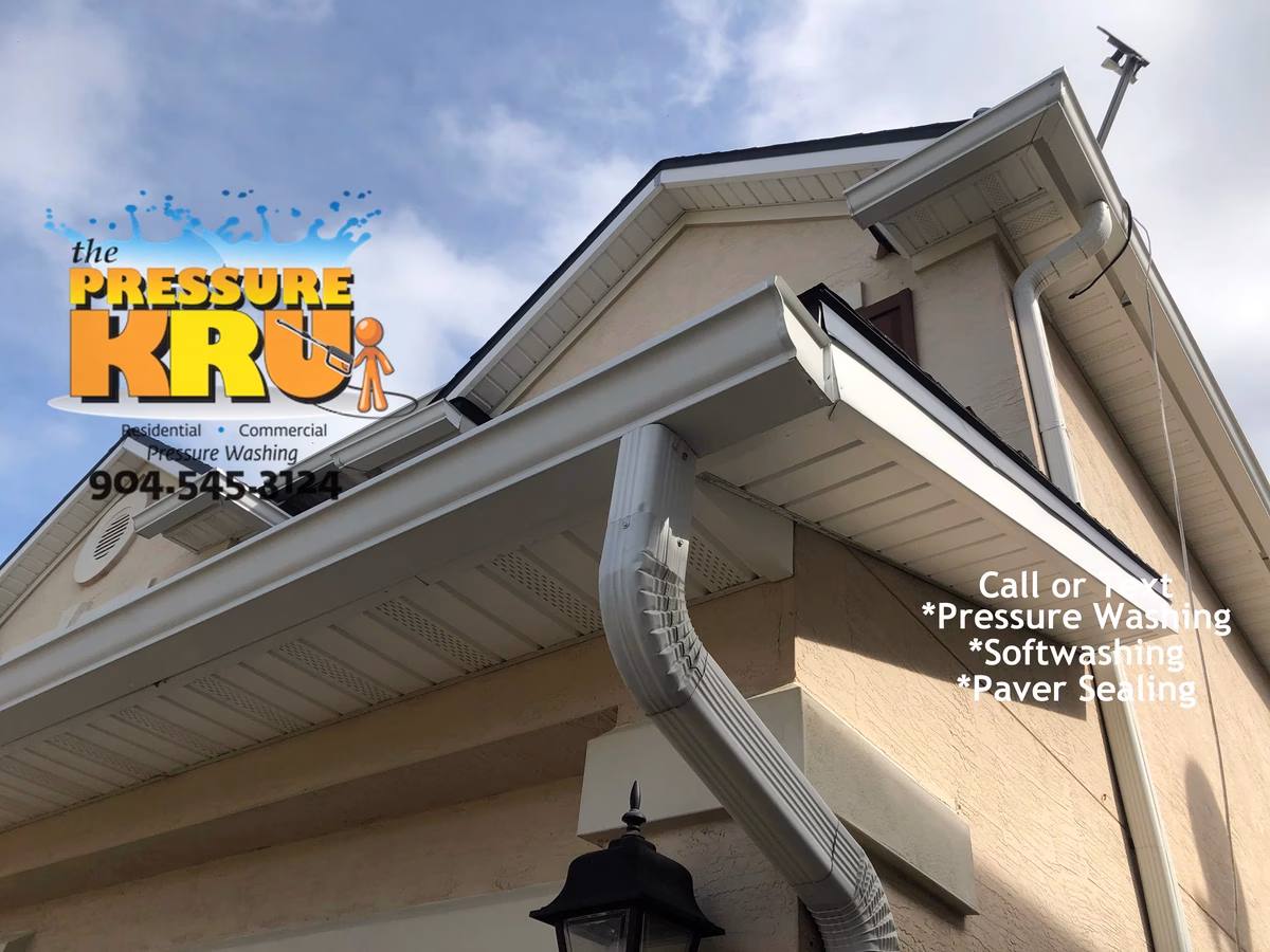Professional Stucco house washing after cleaning in Durbin Crossing.