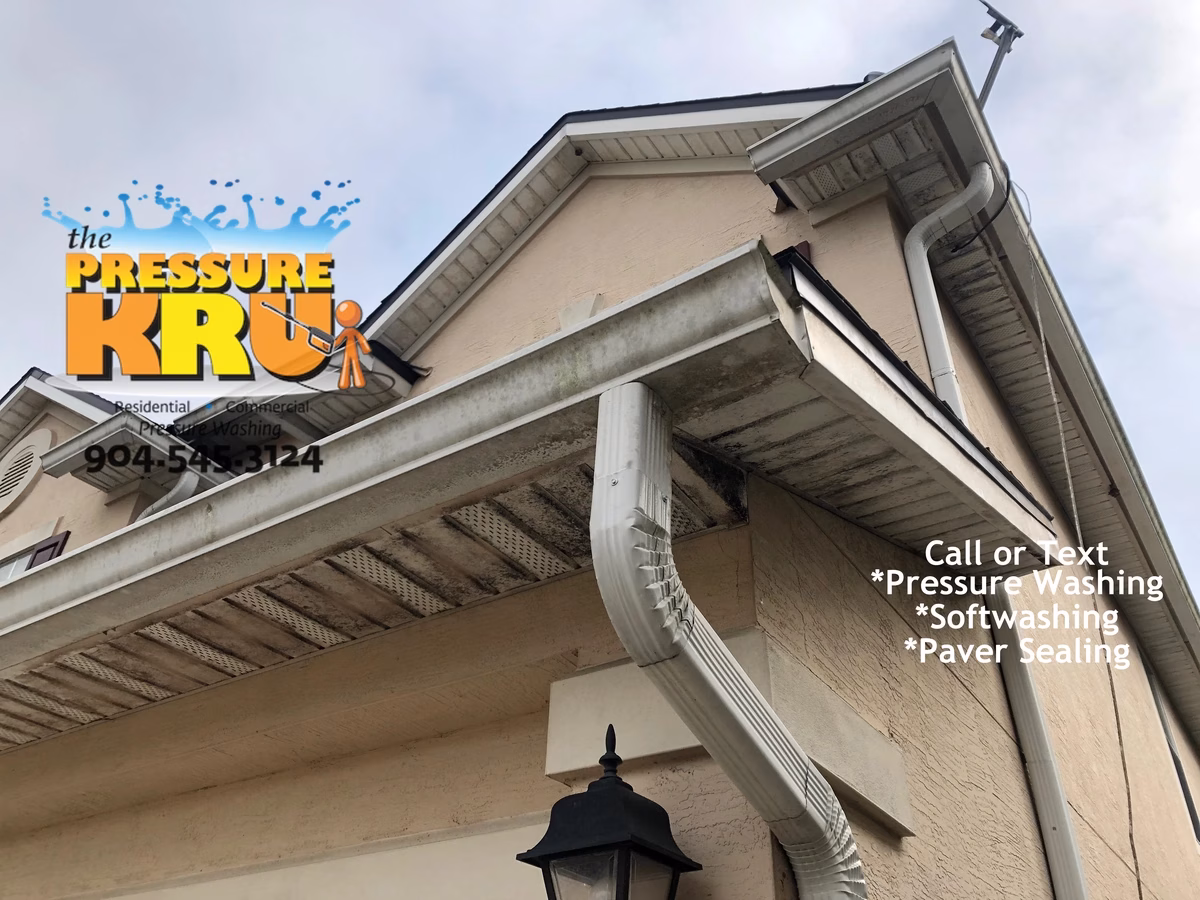 Professional Stucco house washing before cleaning in Durbin Crossing.