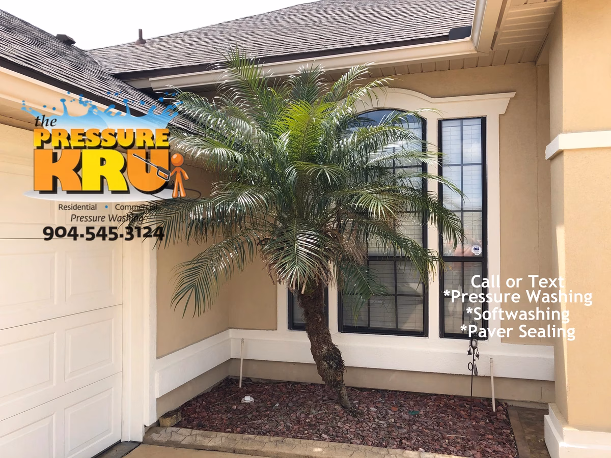 Beautiful Clean stucco house after following professional soft washing in Julington Creek.