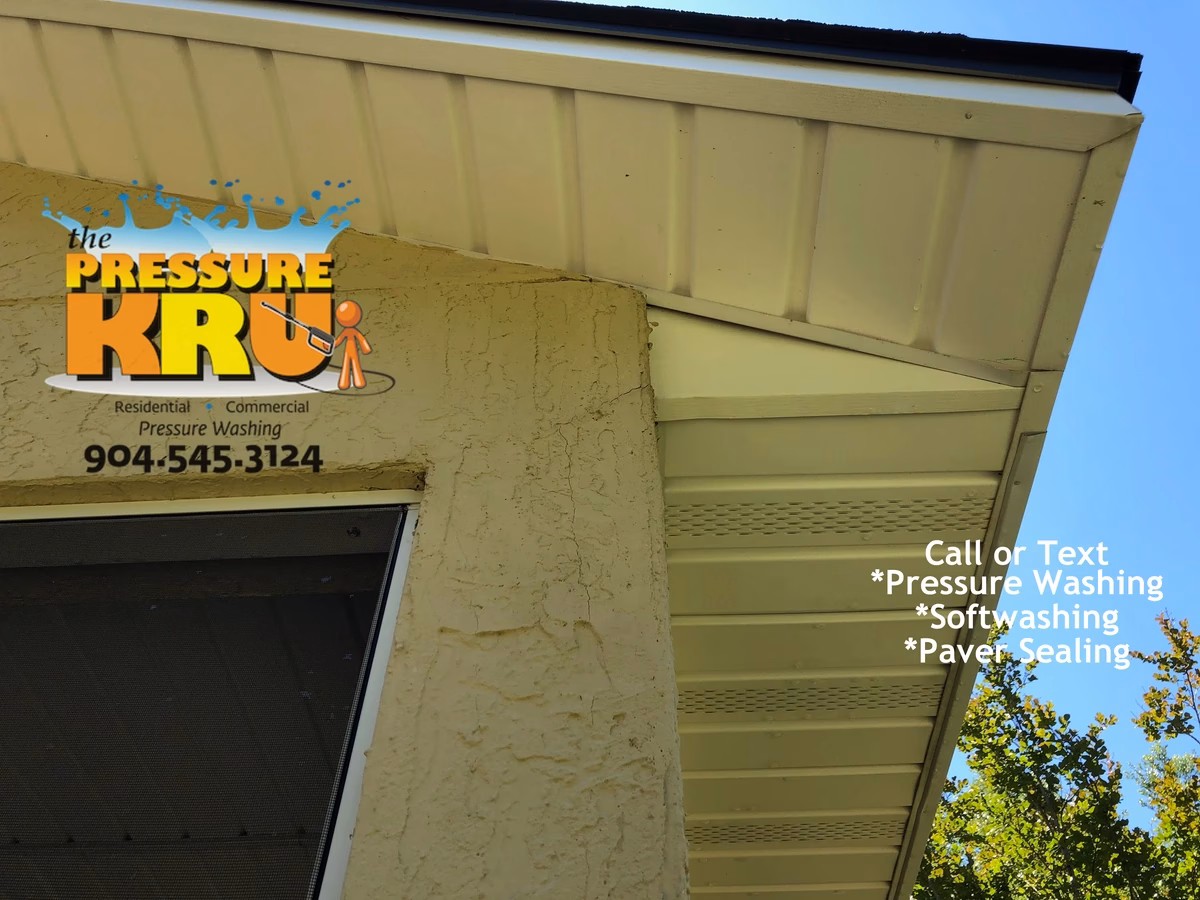 Freshly cleaned stucco home after low-pressure soft washing in Greenland Chase After.