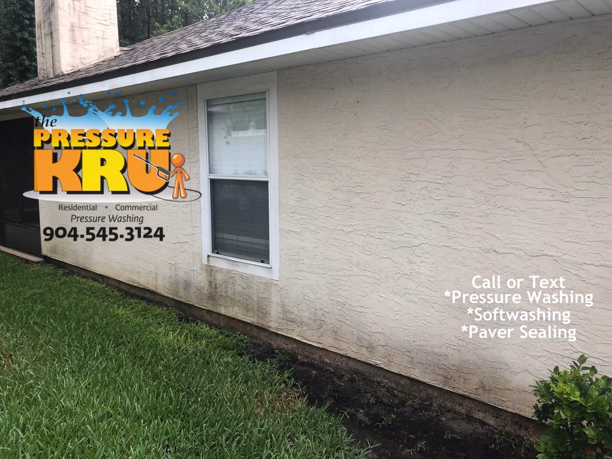 Exterior stucco cleaning service for a Nocatee home before.