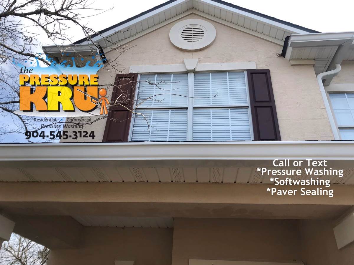Clean Stucco exterior after professional house washing in Stone Hurst Plantation after.