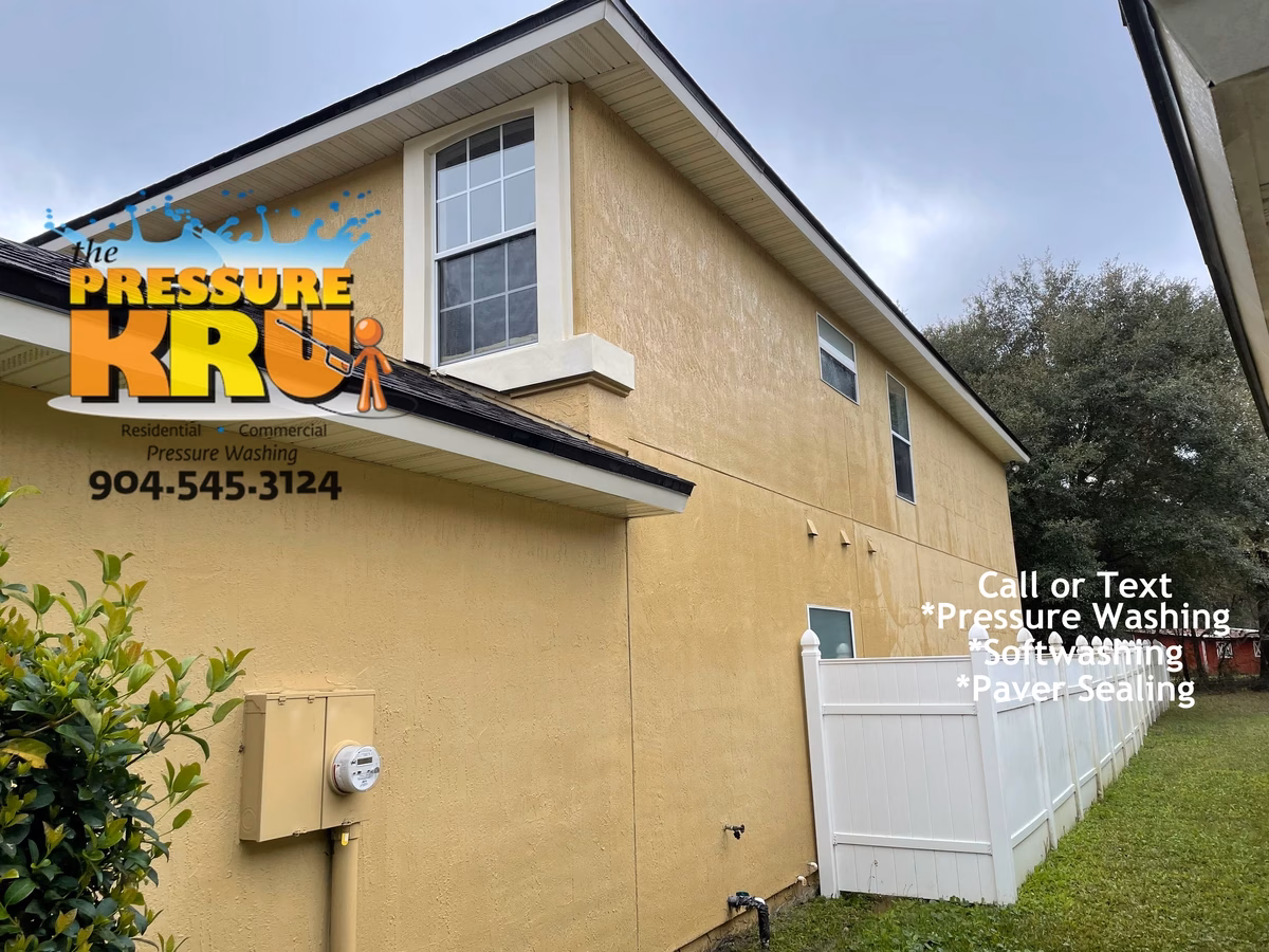 Soft washing service after cleaning dirty stucco walls in Jacksonville Florida
