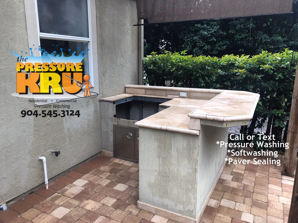 Professional stucco house washing in South Hampton after picture.