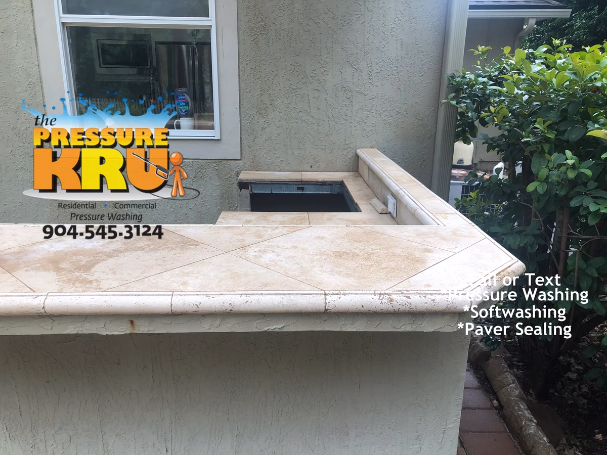 Soft washing service cleaning dirty stucco for home in St Andrews Place after cleaning.