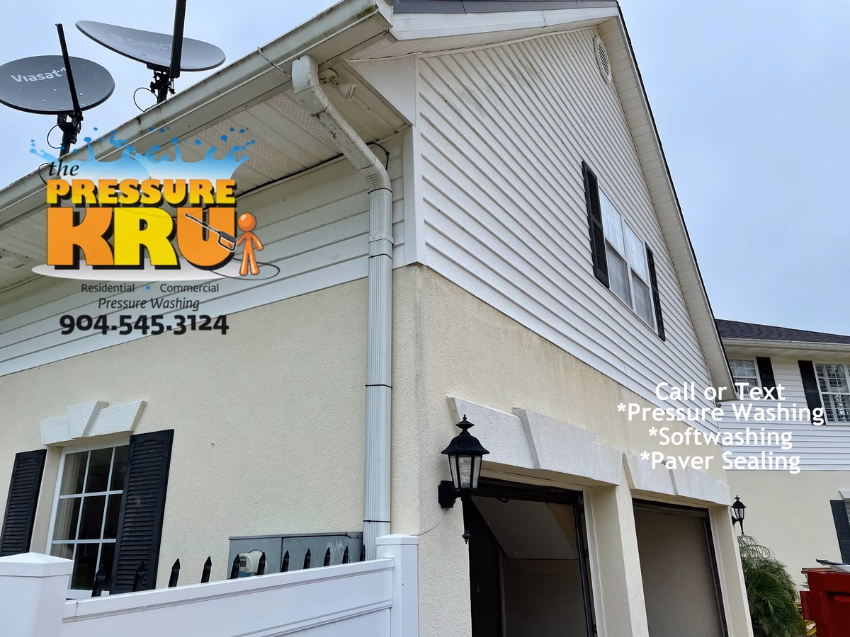 Professional soft wash vinyl siding cleaning before Julington Creek