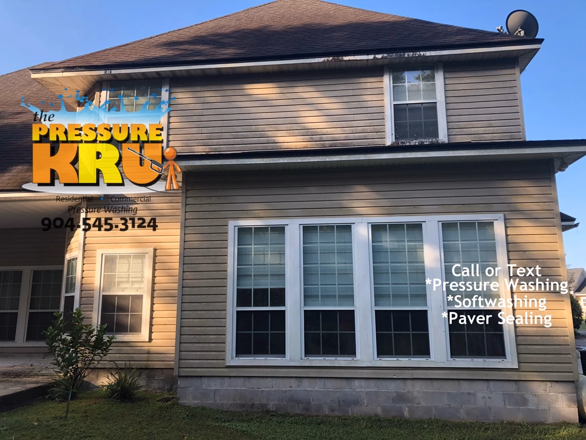 Residential vinyl siding cleaning service in Durbin Crossing FL before.
