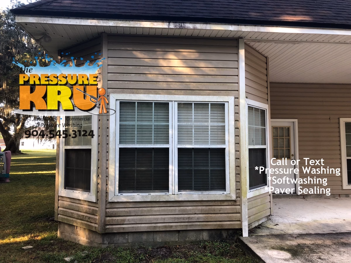 Vinyl siding cleaning results before professional soft wash for an Aberdeen home.