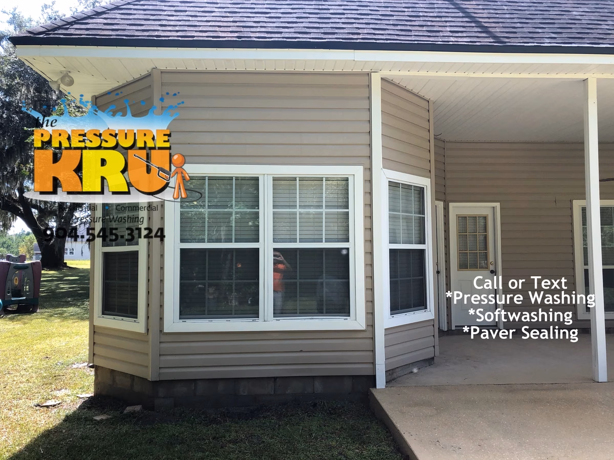 Vinyl siding cleaning results after professional soft wash for an Aberdeen home.