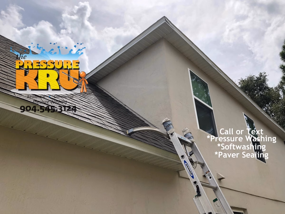 Residential exterior soft washing service for stucco house in Baymeadows after cleaning.