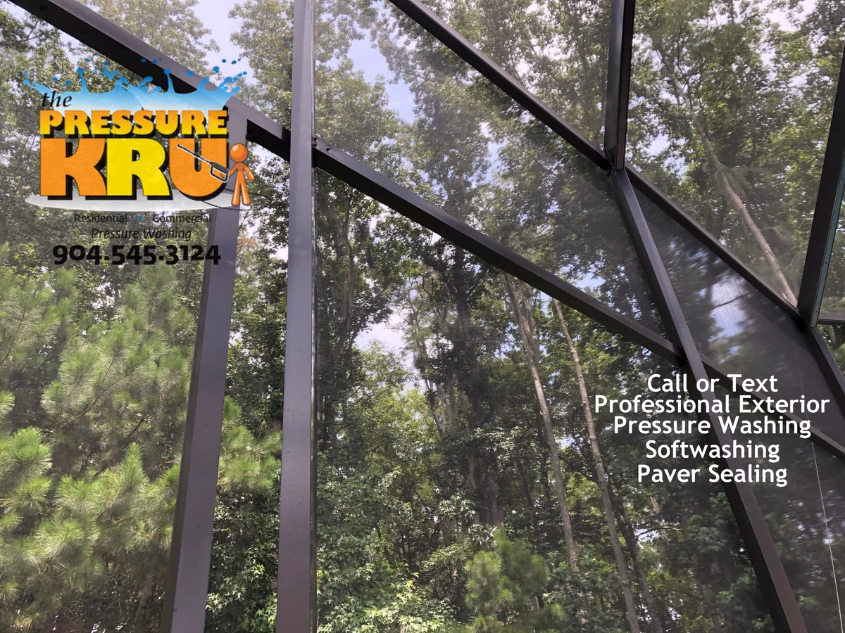 2 story screen enclosure after being professionally soft washing in Ponte Vedra, FL
