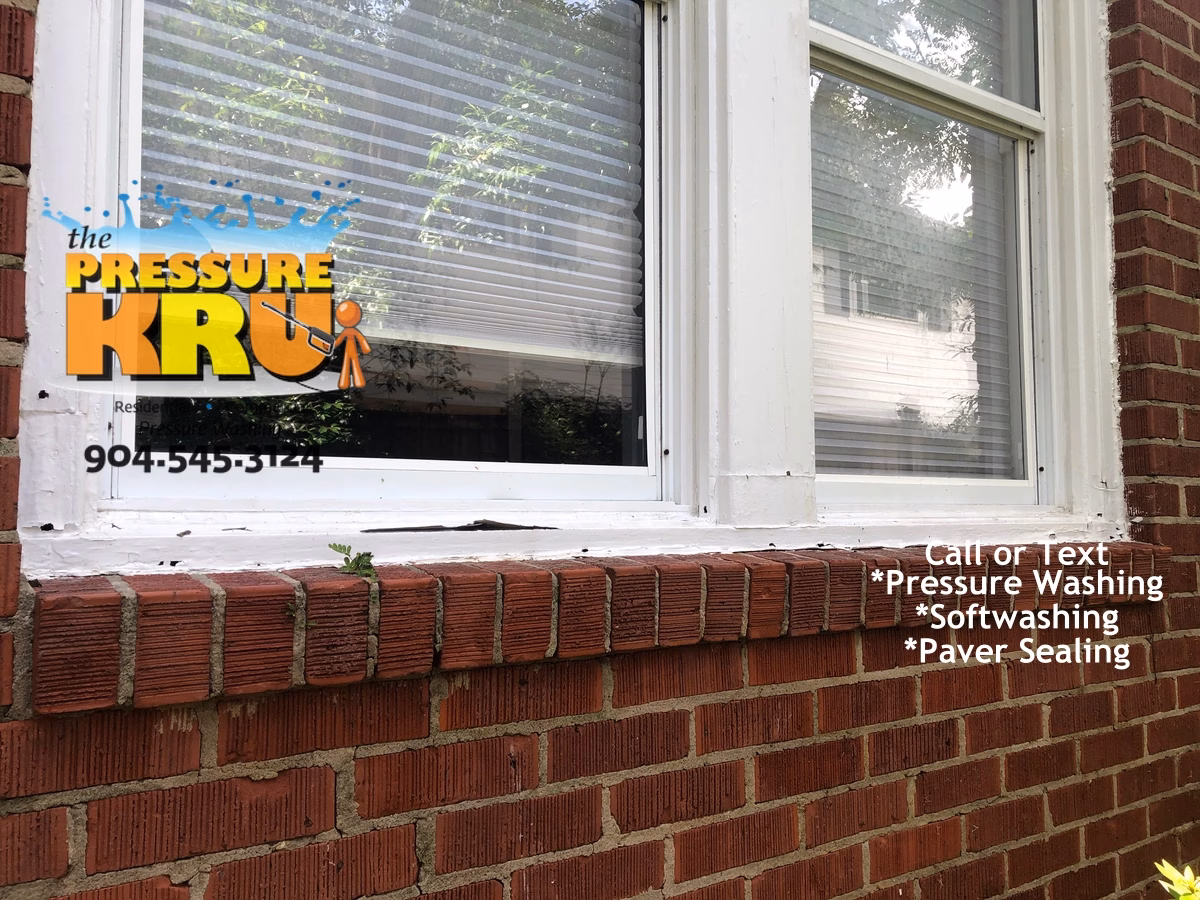Delicate older brick home exterior cleaning in St Johns FL after low-pressure soft washing. None of the grout was harmed during this cleaning