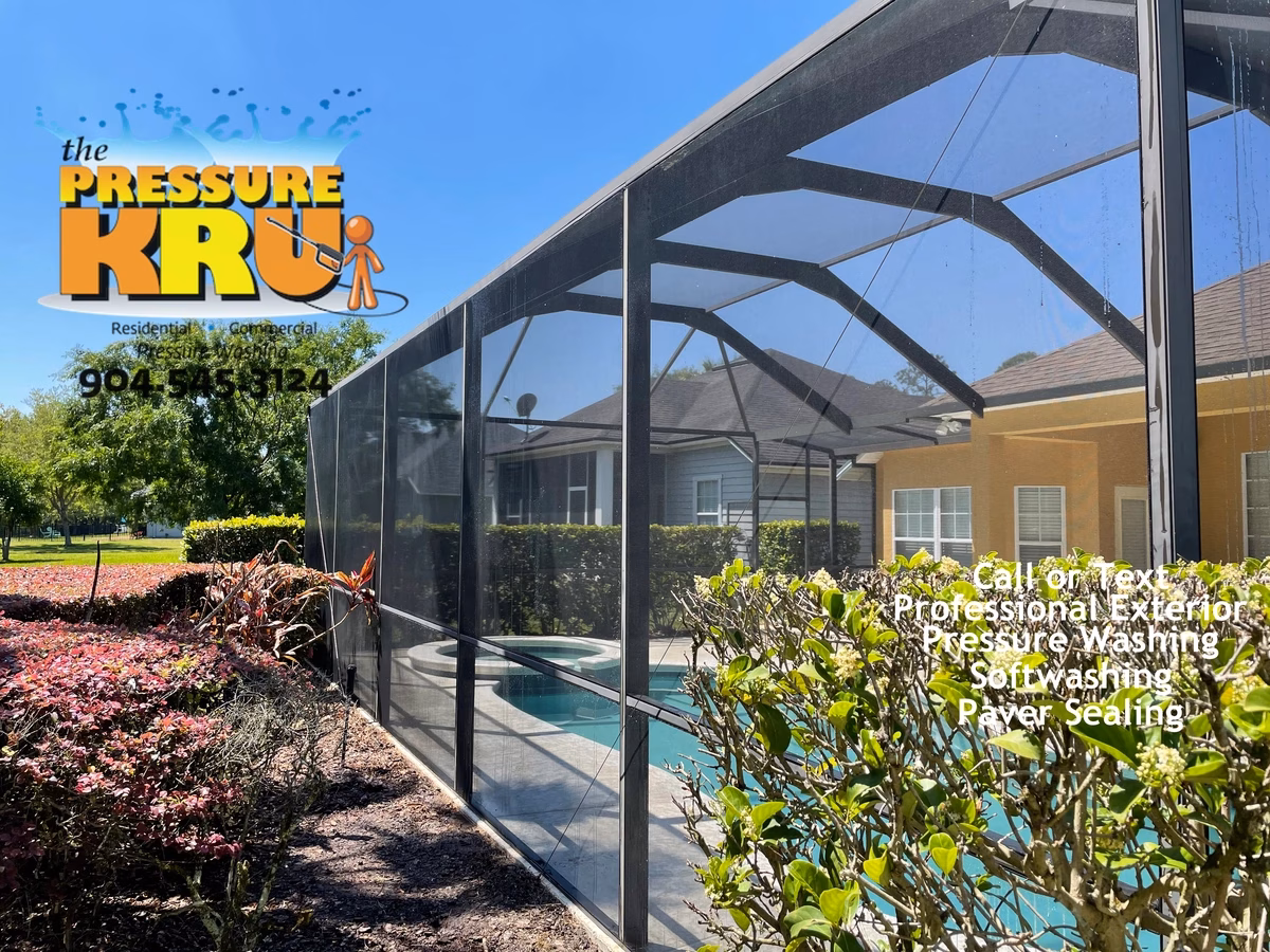 Pool Cage after softwashing in Cimarrone.
