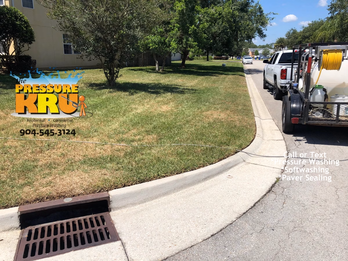 Residential curb cleaning in Jacksonville, Florida after