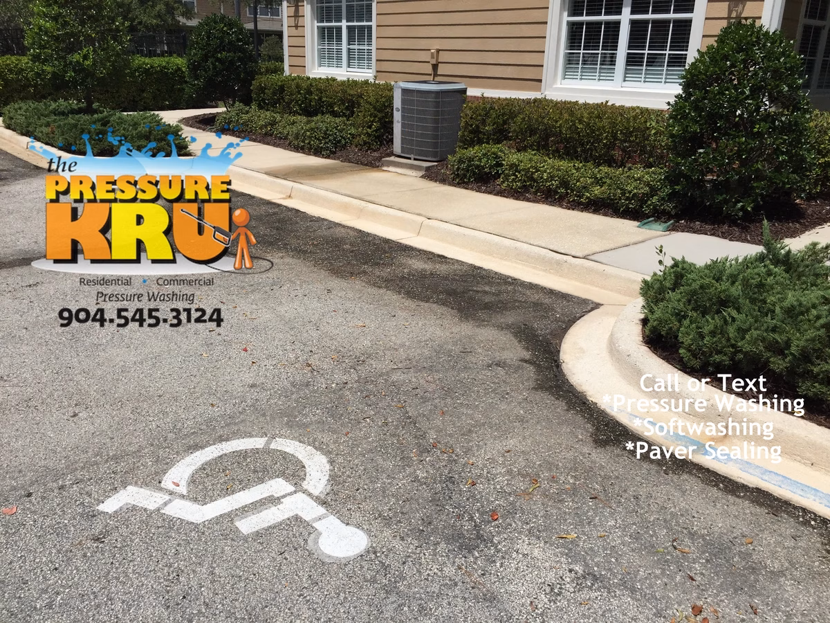 neighborhood amenities center curb and gutter cleaning in Nocatee, FL after