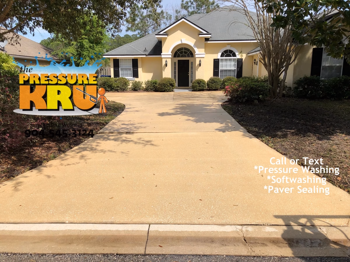 Expert driveway cleaning removing mold with high pressure washer near Jacksonville, FL. After picture.