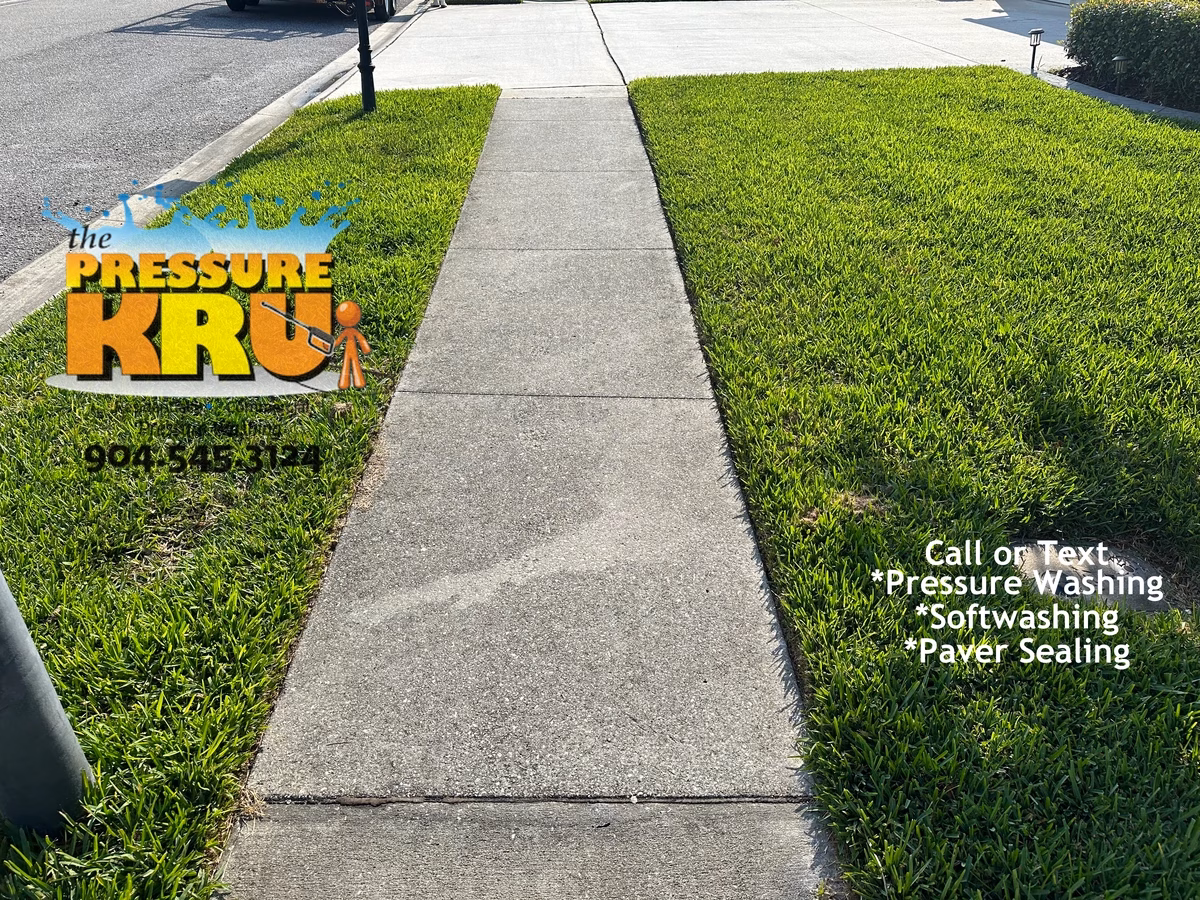 Power washing before listing home for sale in St. Johns, FL near Racetrack Rd. Before picture.