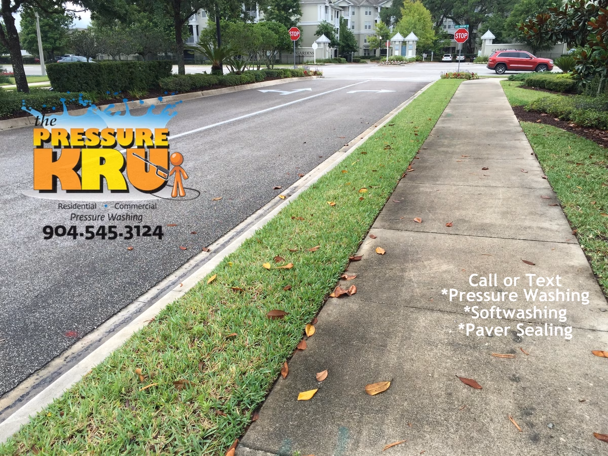 Sidewalk, Curb and Gutter cleaning in Stonehurst Plantation before