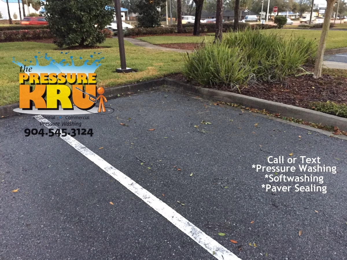 Residential curb cleaning in St. Johns Golf and Country Club before