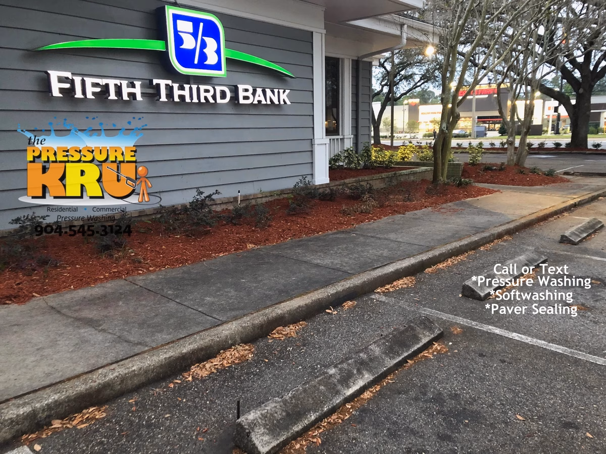 Professional curb and sidewalk cleaning in Mandarin, FL before