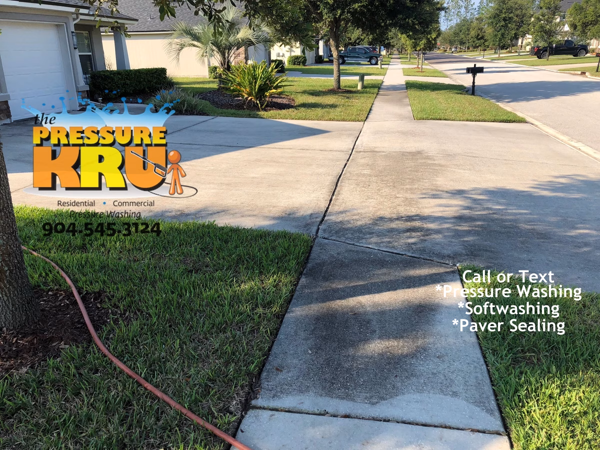 Heavy duty pressure cleaning of stained concrete driveway in Ponte Vedra, FL before cleaning.