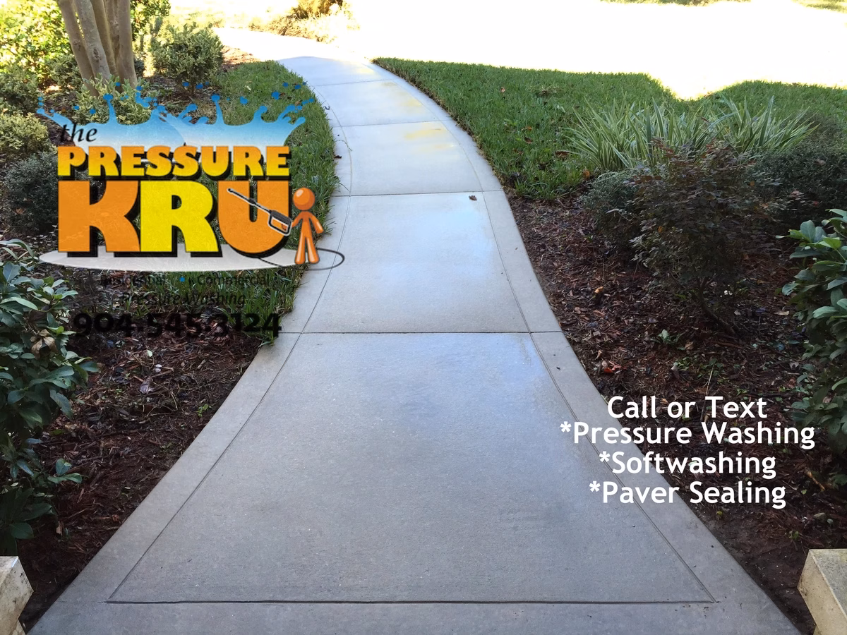 Expert driveway cleaning removing algae stains after high pressure in St. Augustine, FL.