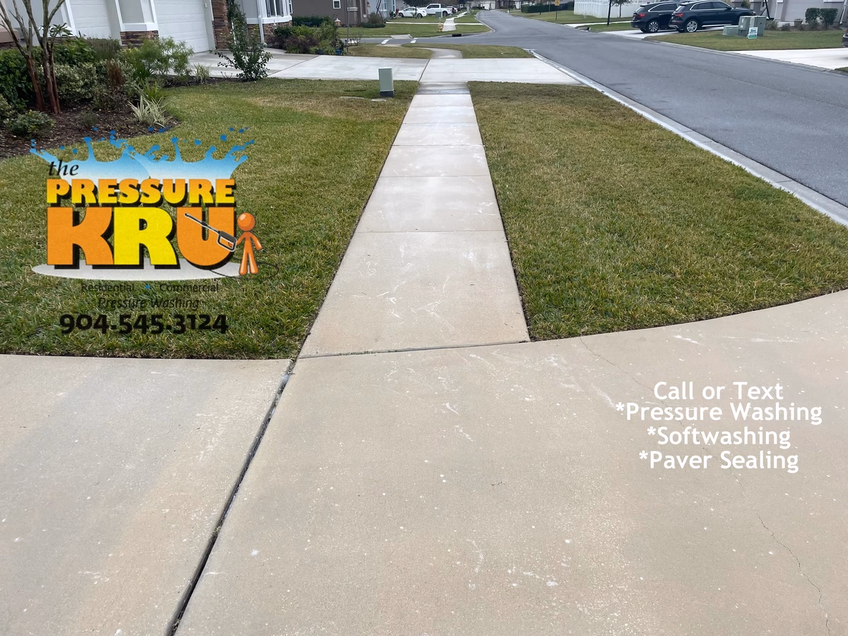 Beautiful clean concrete driveway after expert cleaning in Orange Park Country Club. It doesn't get any cleaner than this.