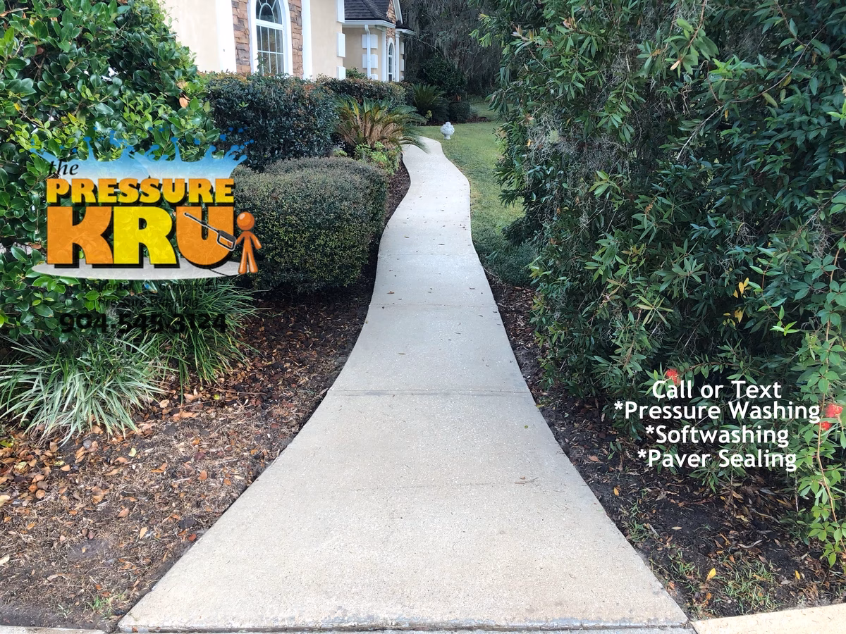 Sidewalk and driveway cleaning Fruit Cove, FL. showing clean concrete after washing.