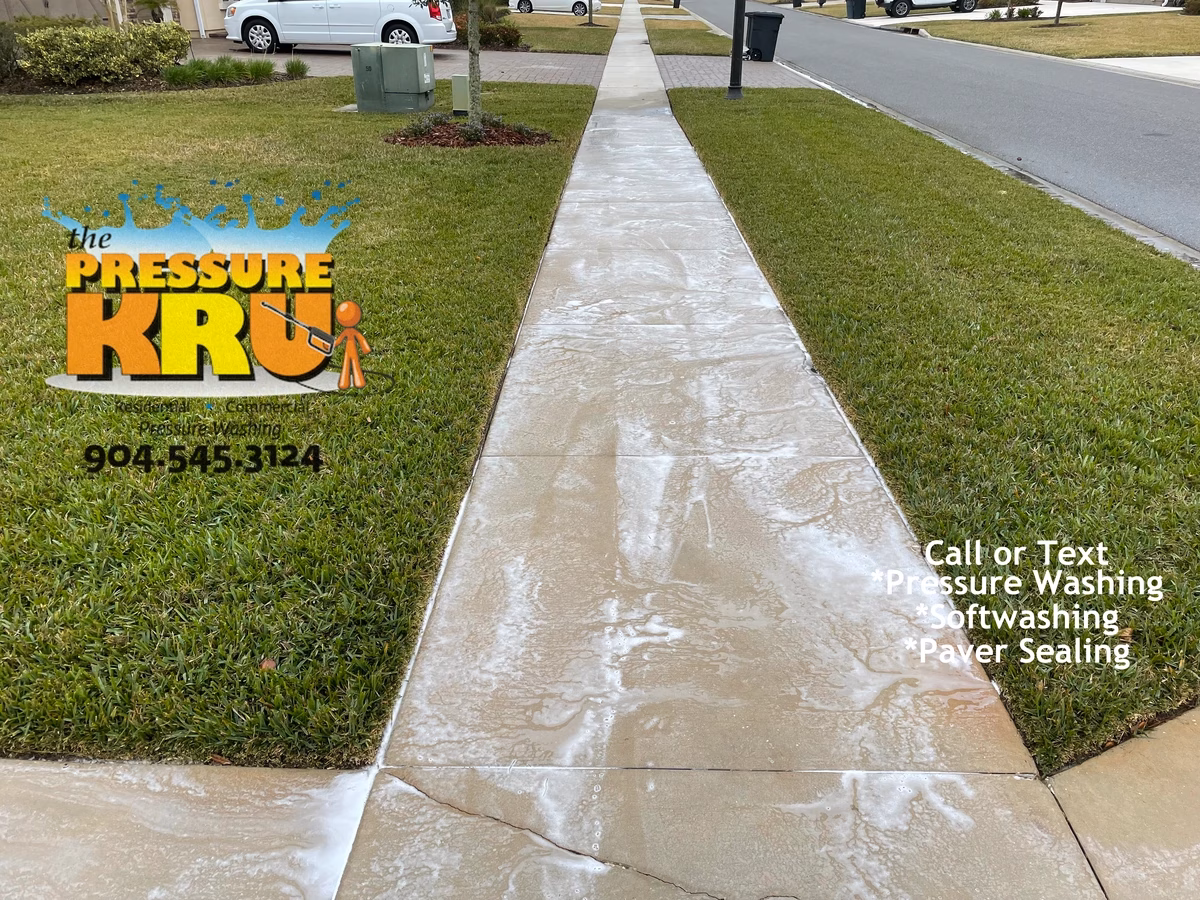 Cleaning driveway and sidewalks in Jacksonville, FL after. Let Summer begin!